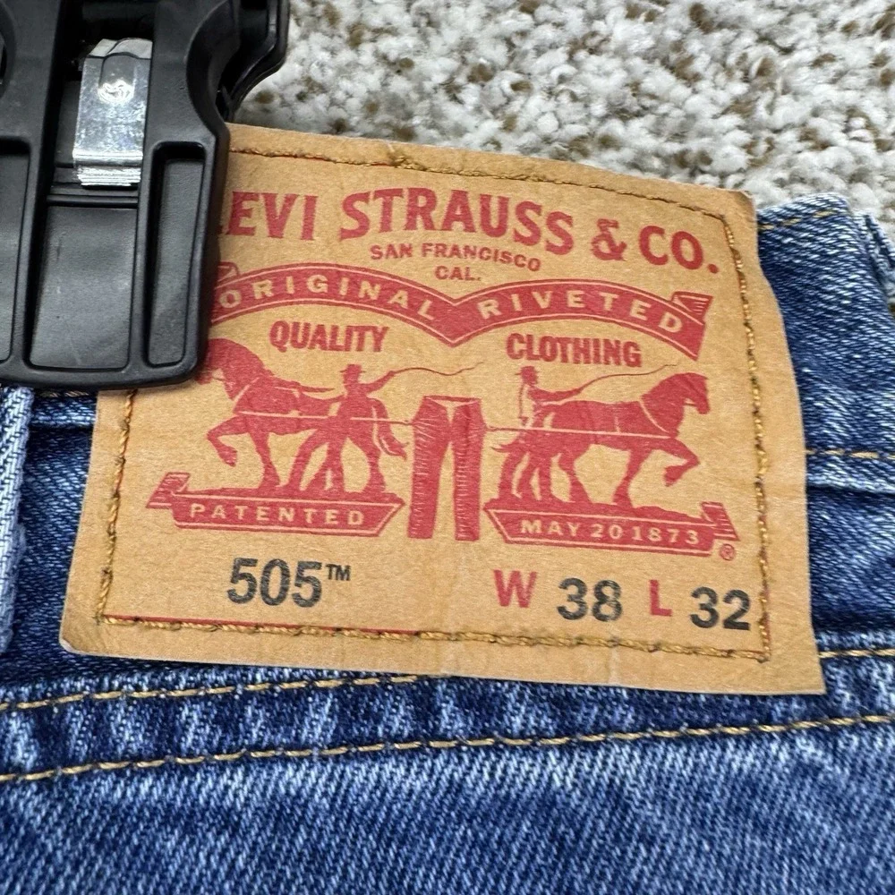 Levi's Jeans Men's 38x30 Blue Denim Pants Medium Wash 505 Straight 100% Cotton